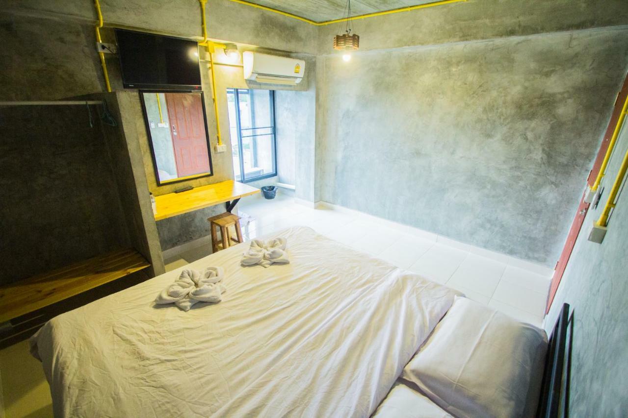 The Sky Loft Hotel Pathumthani Kültér fotó