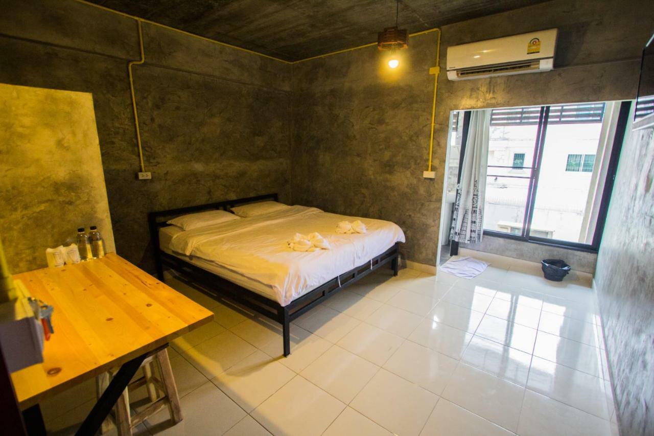 The Sky Loft Hotel Pathumthani Kültér fotó